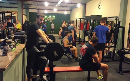 ДВА ТРЕНАЖЕРНЫХ ЗАЛА КЛЮКВА GYM