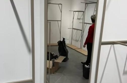 Торговое оборудование для магазина одежды