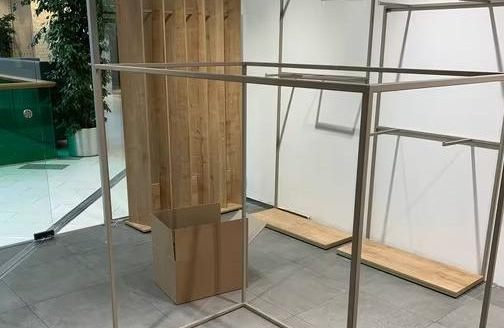Торговое оборудование для магазина одежды