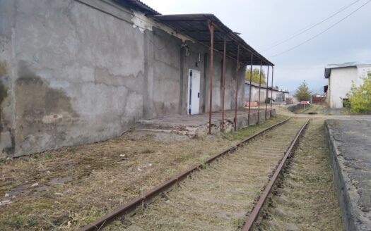 Утепленный склад отлично подойдет под СТО (высота потолка 4 метра)