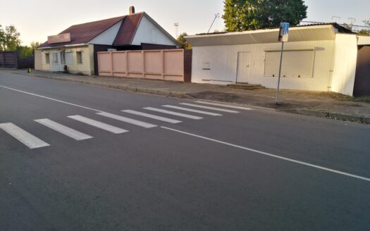 Комплекс зданий магазина с большой территорией